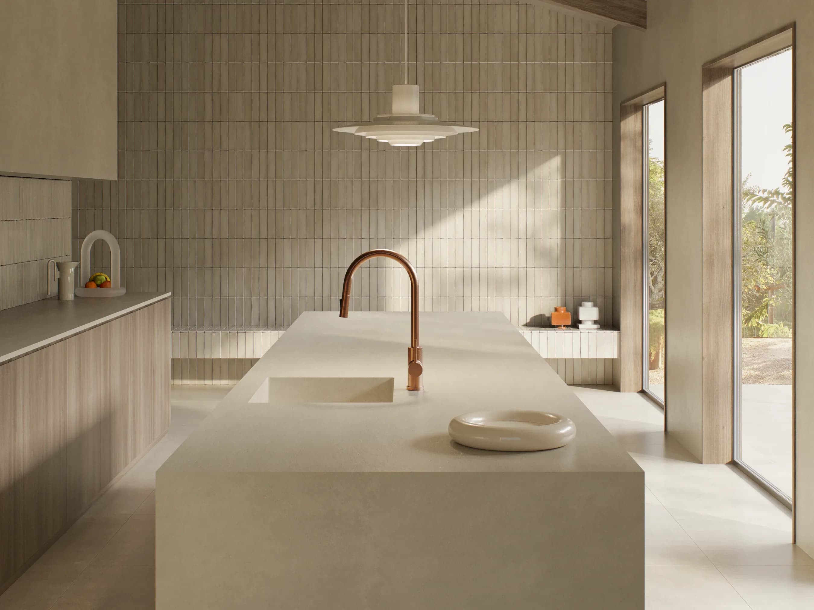 Cocina con isla y grifo de caño alto ramonsoler
