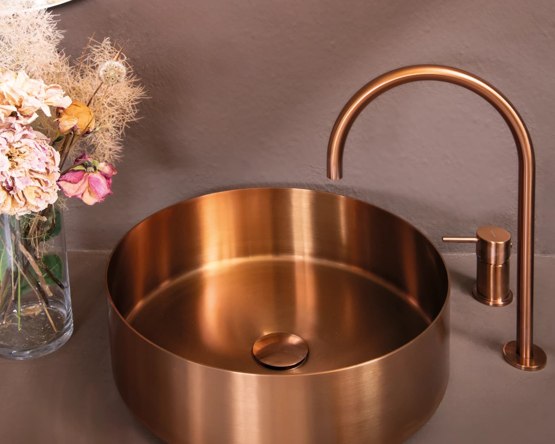 Lavabo de coure amb aixeta ramonsoler