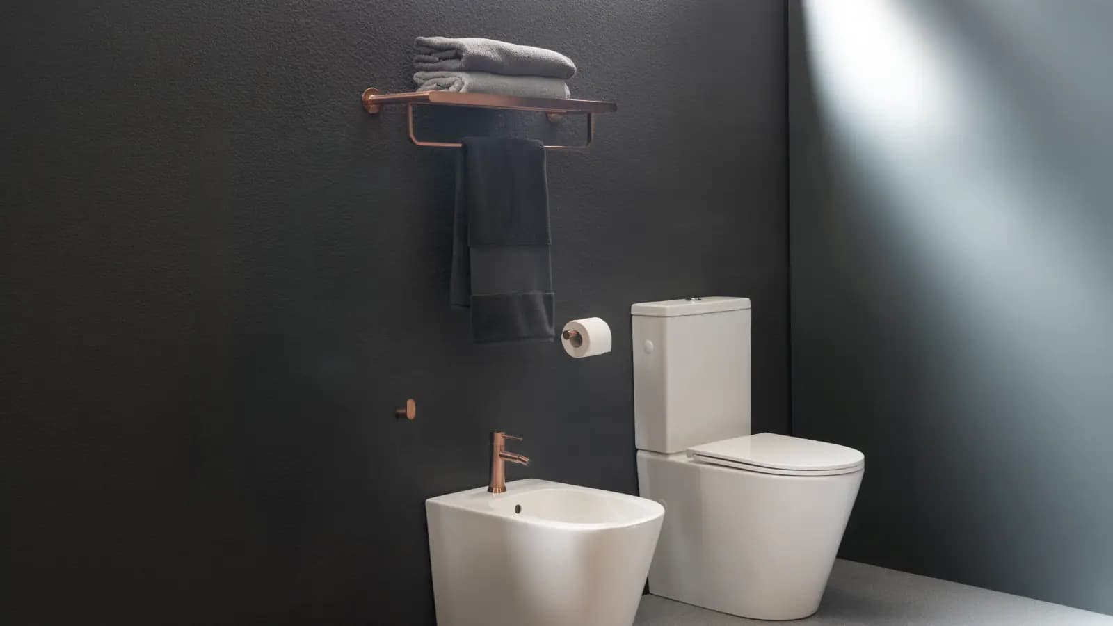 Ceramic sanitaryware