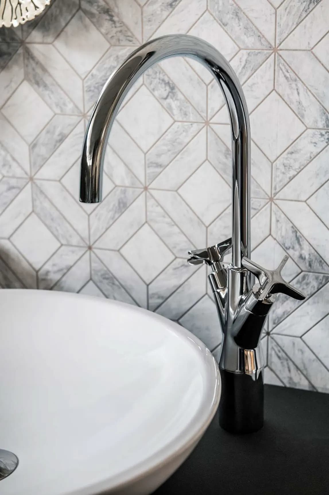 Aixeteria broc alt giratori per a lavabo Adagio de Ramon Soler®, acabat cromat.