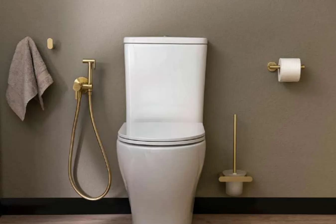 Handbrause als Bidet-Ersatz: WC Magnet, und neues Zubehör Ergos von Ramon Soler®: Haken, Toilettenbürste und Papierrollenhalter, Oberfläche gebürstetes Gold von hoher Beständigkeit und Langlebigkeit.