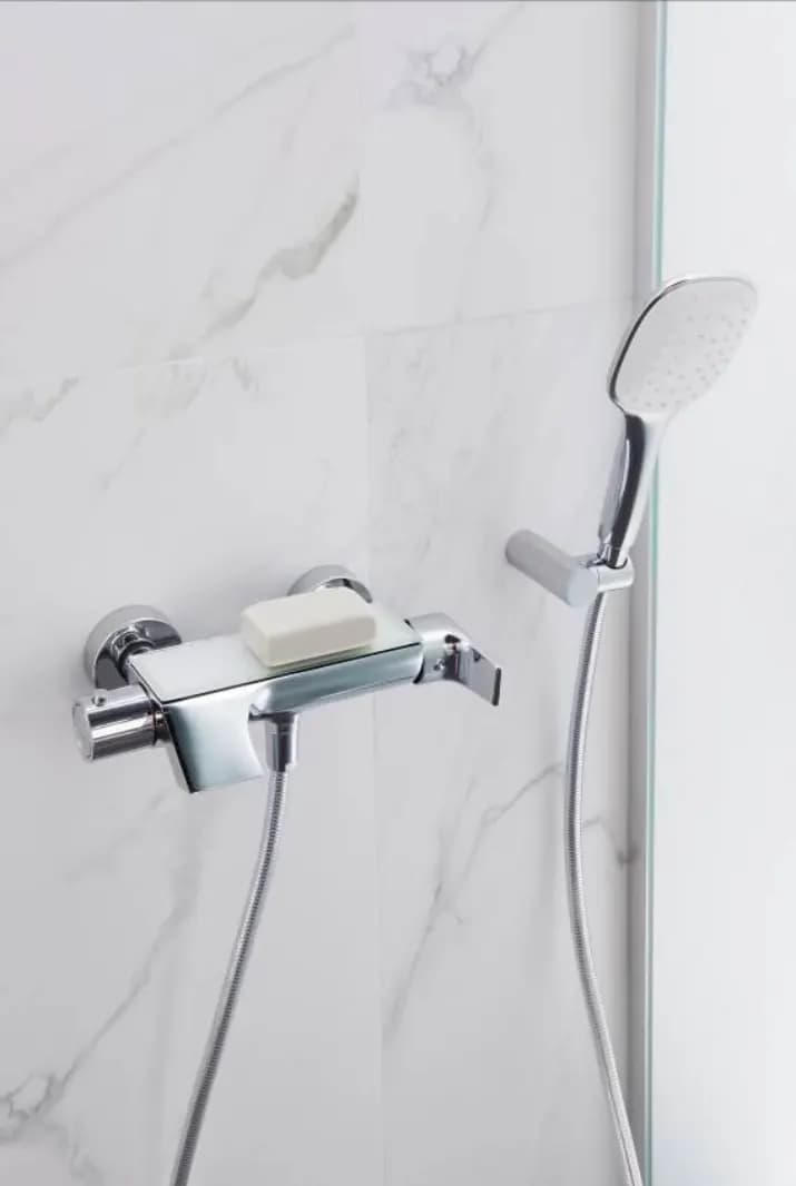 termostàtic bany-dutxa Urban Chic de Ramon Soler® amb sortida de l'aigua en cascada