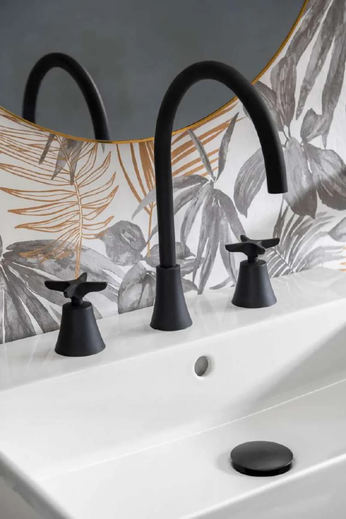 Aixeta de dues manetes per a lavabo Adagio de Ramon Soler® acabat negre mat