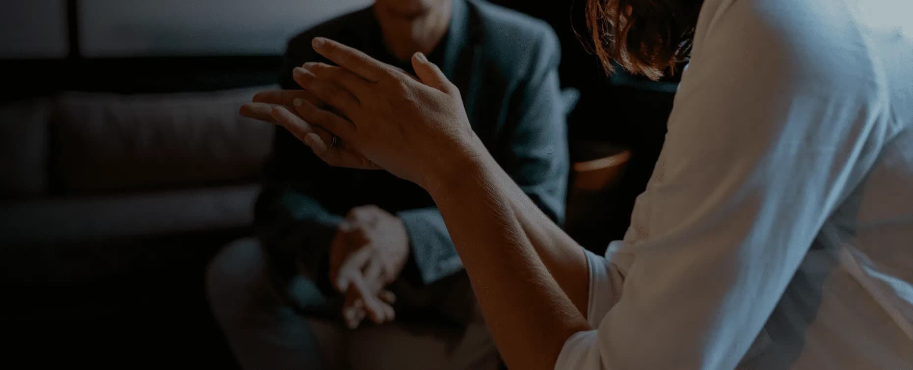 Assessora de ramonsoler atenent un client