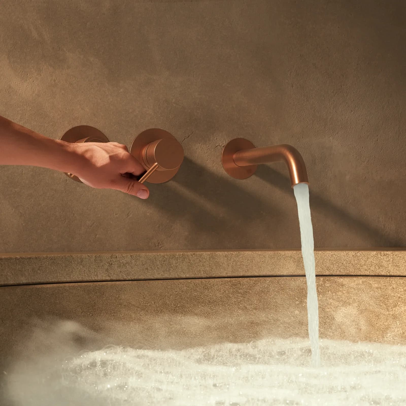 Baño de estilo vanguardista con grifería ramonsoler