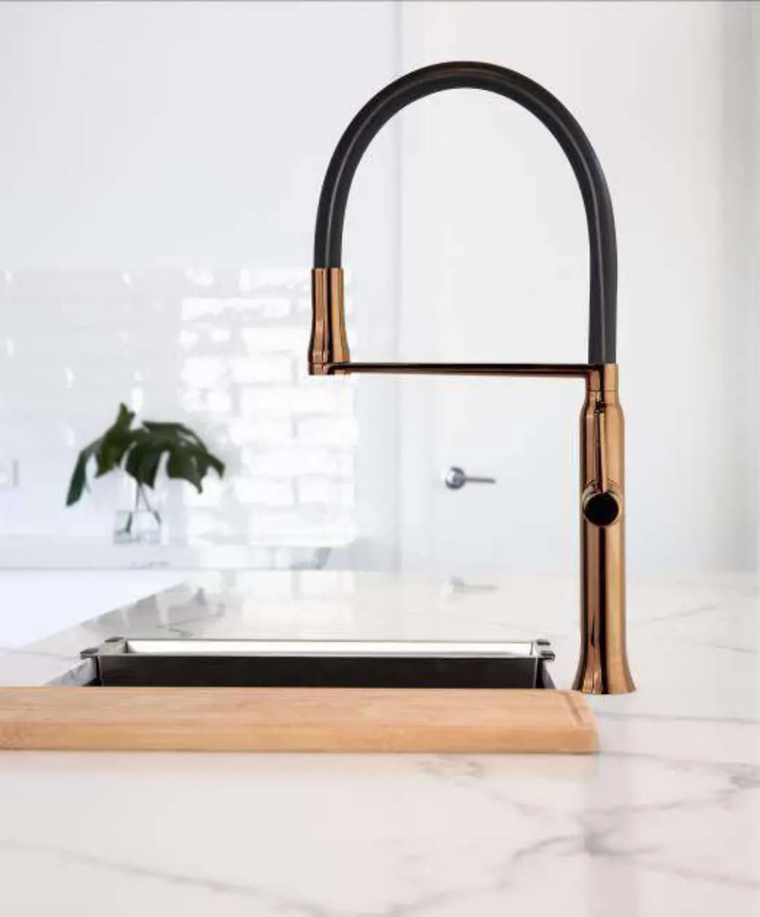 Nuevo grifo de cocina con acabado cobre